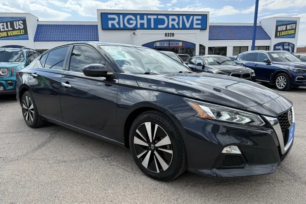 2021 Nissan Altima 2.5 SV photo 1