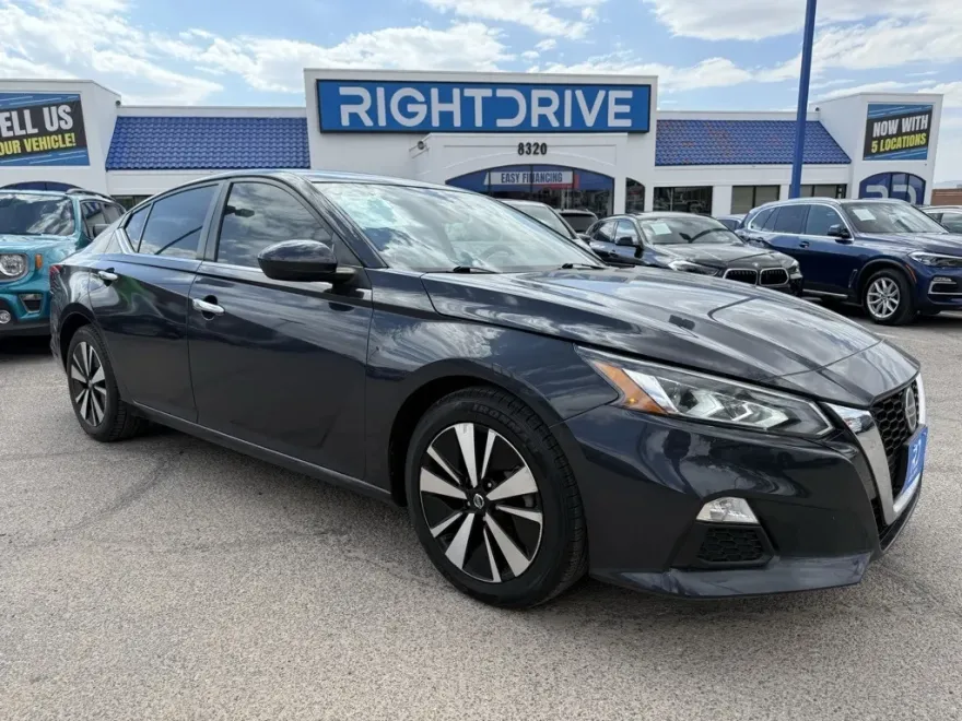 2021 Nissan Altima 2.5 SV photo 1