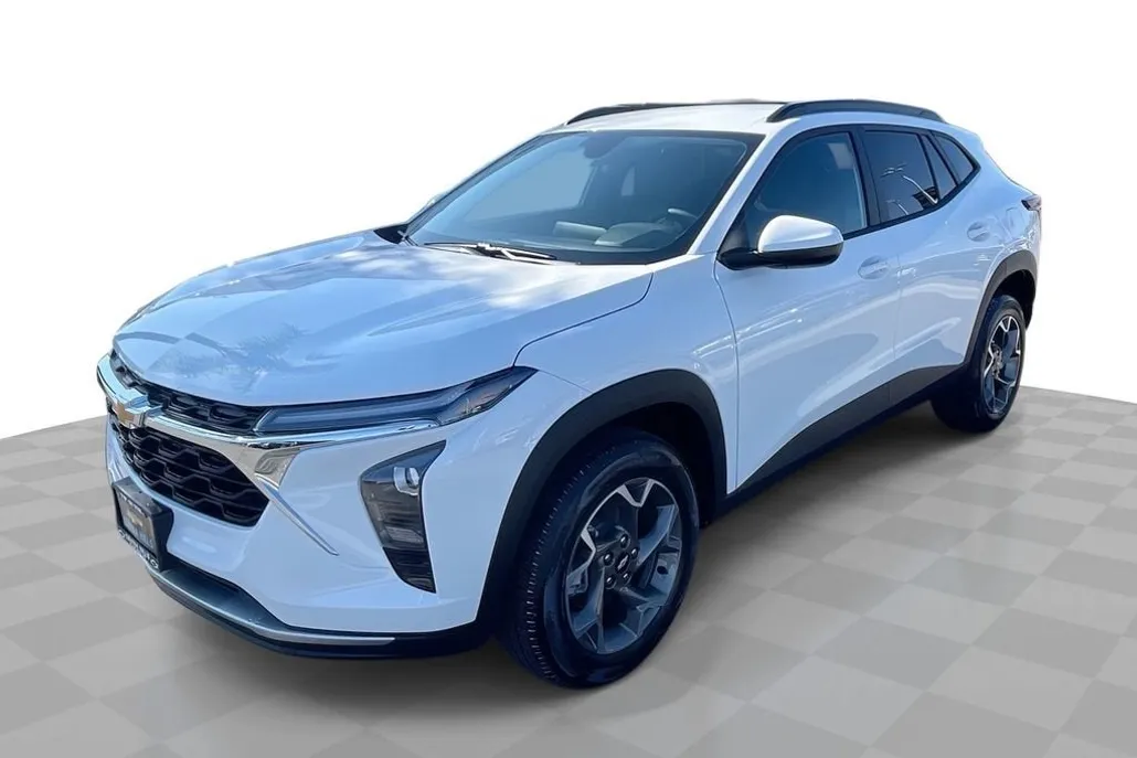 2025 Chevrolet Trax LT photo 1