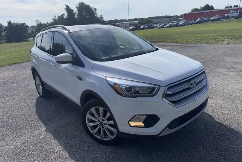 2019 Ford Escape SEL photo 1
