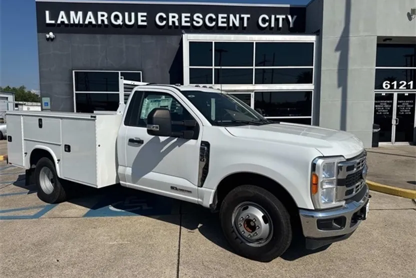 2023 Ford F-350 photo 1