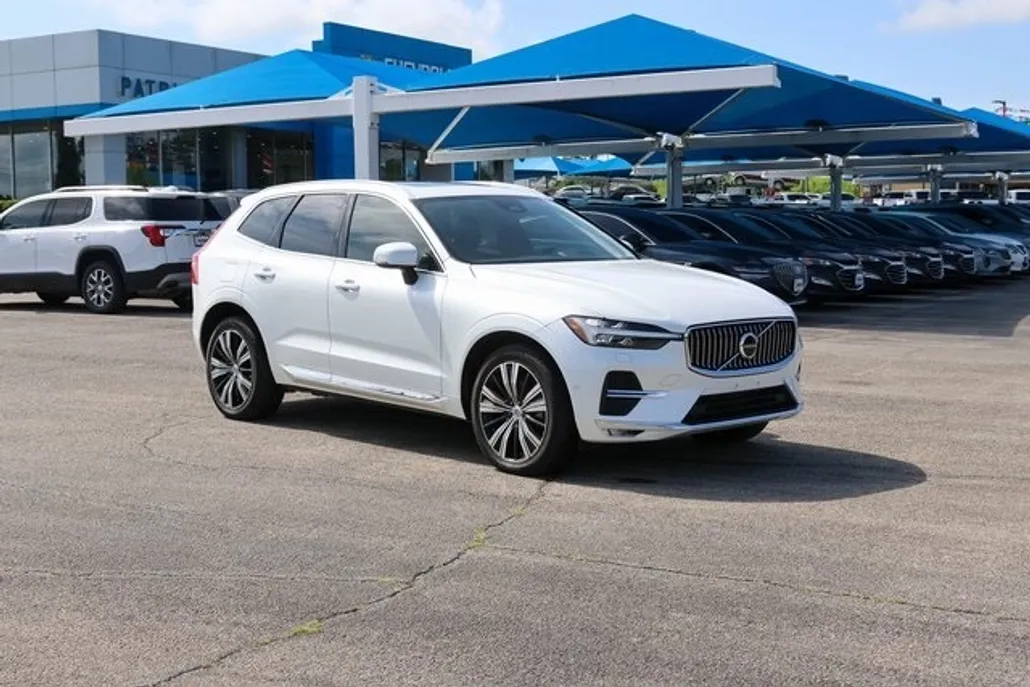 2023 Volvo XC60 B5 Plus photo 1