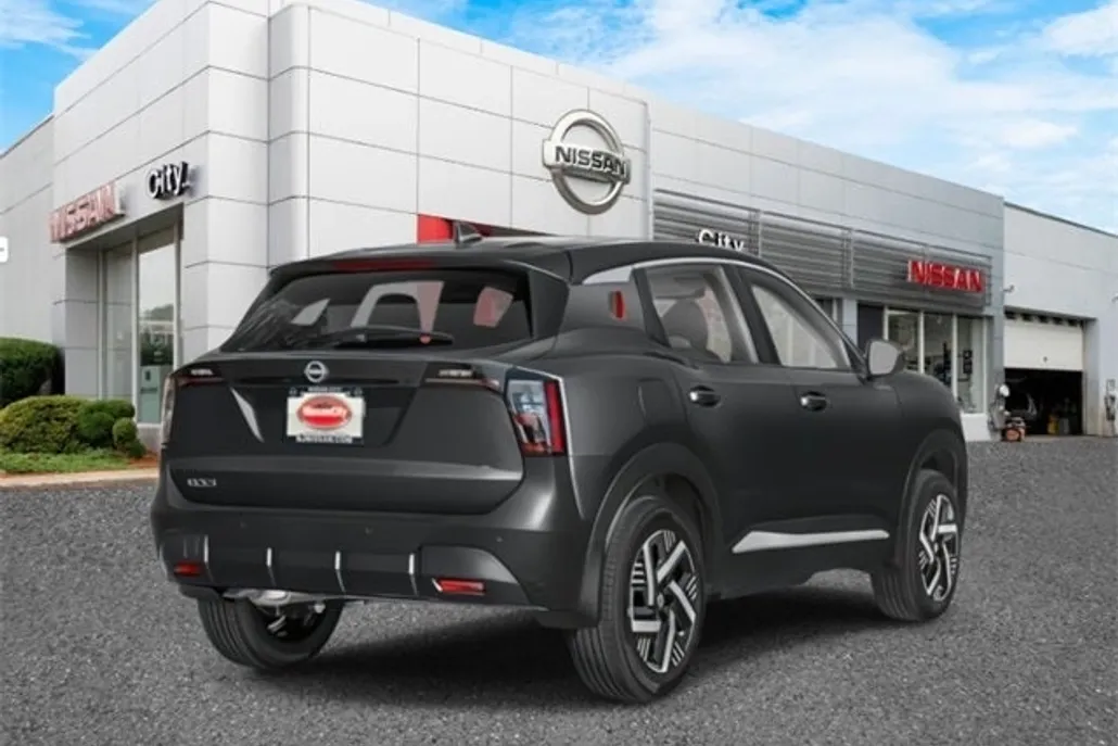 2025 Nissan Kicks SV photo 1