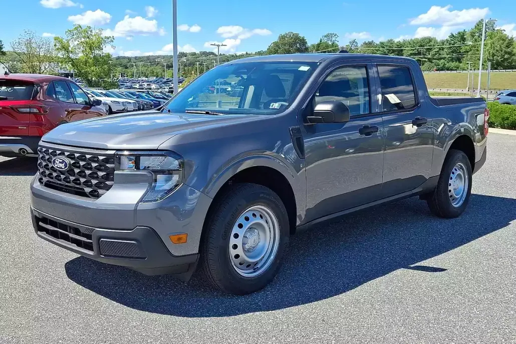 2025 Ford Maverick XL photo 1