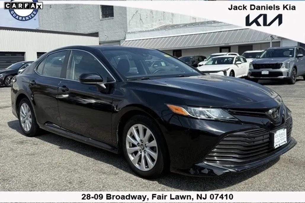 2019 Toyota Camry L photo 1