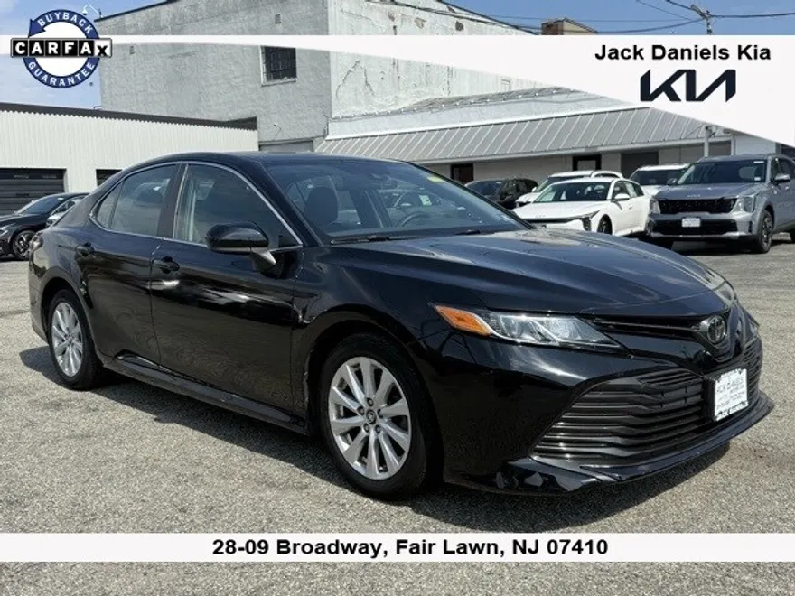 2019 Toyota Camry L photo 1