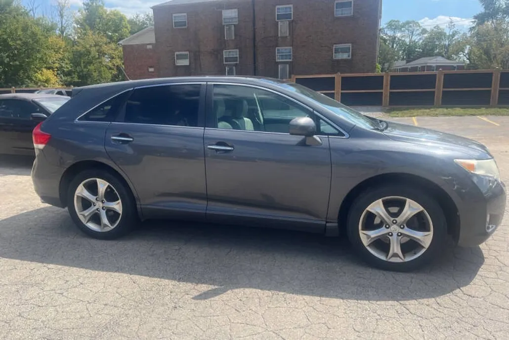 2011 Toyota Venza photo 1