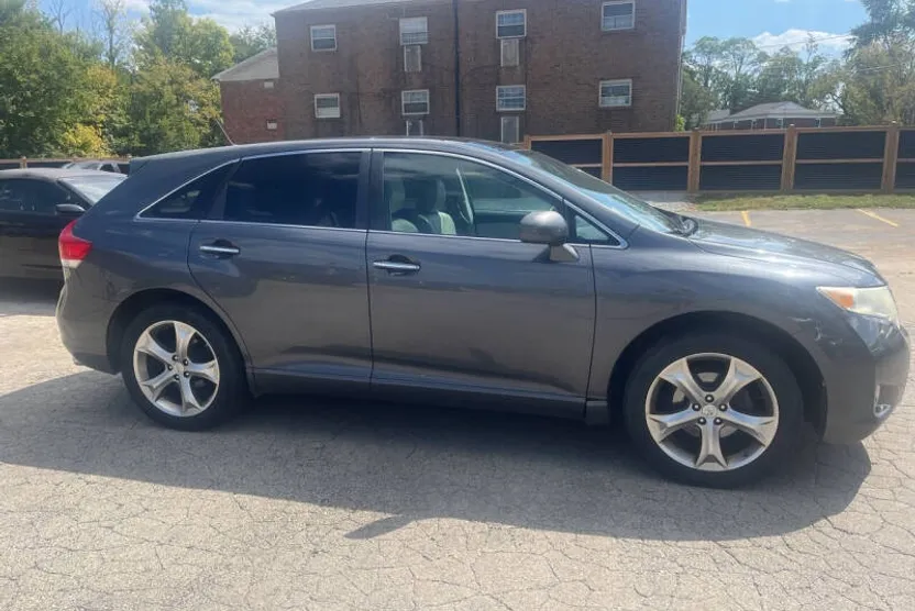 2011 Toyota Venza photo 1