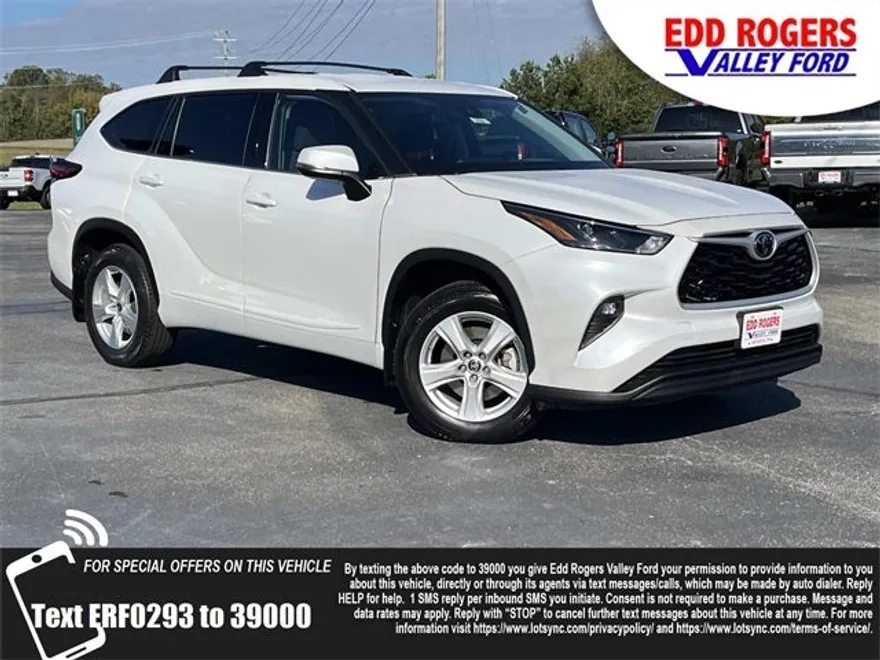 2022 Toyota Highlander LE photo 1