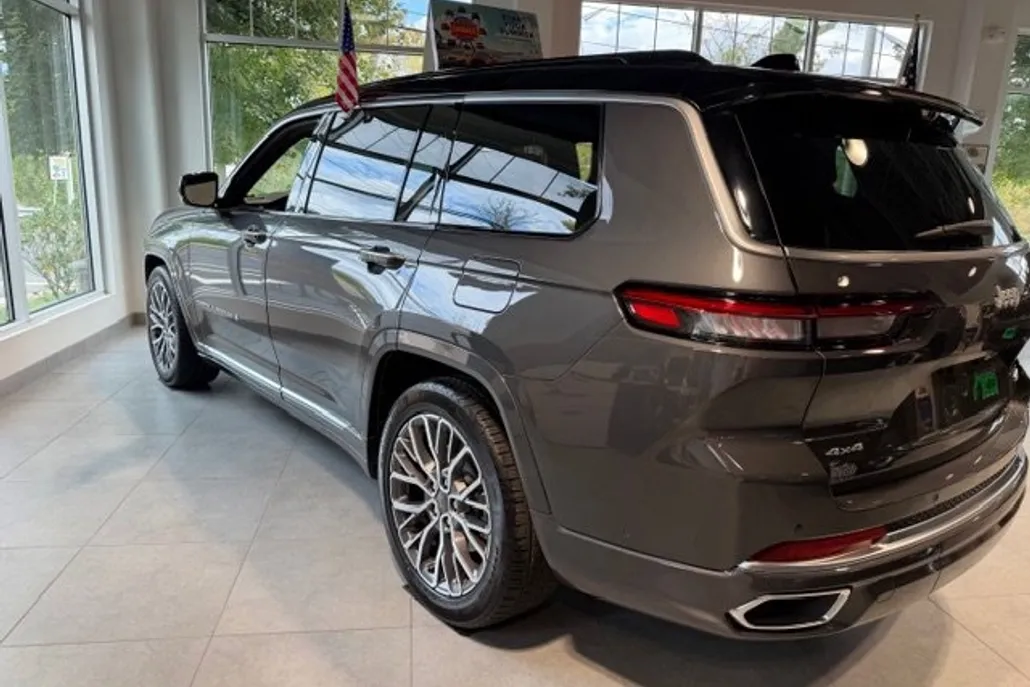 2025 Jeep Grand Cherokee L Summit Reserve photo 1