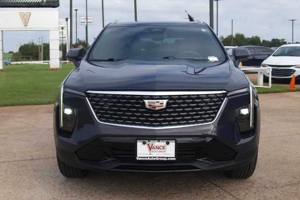 2024 Cadillac XT4 Premium Luxury photo 1