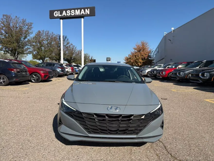 2023 Hyundai Elantra SEL photo 1