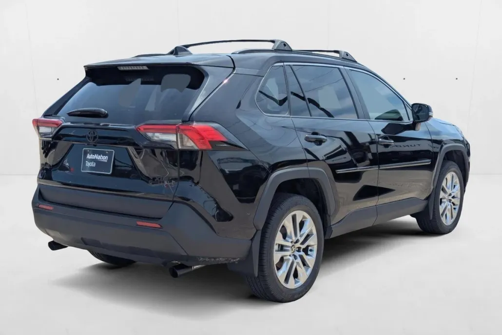 2025 Toyota RAV4 XLE Premium photo 1