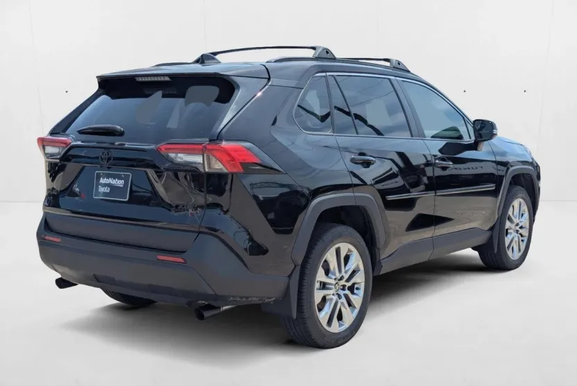 2025 Toyota RAV4 XLE Premium photo 1