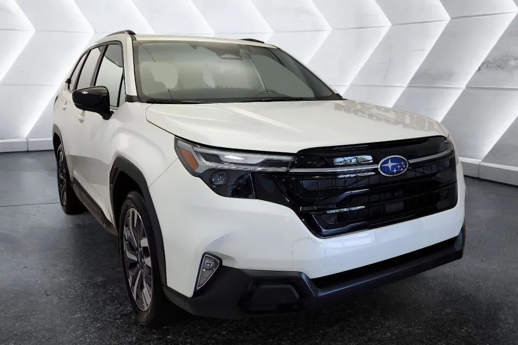 2025 Subaru Forester Touring photo 1