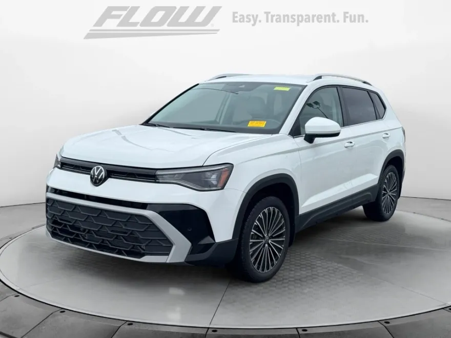 2025 Volkswagen Taos SE photo 1