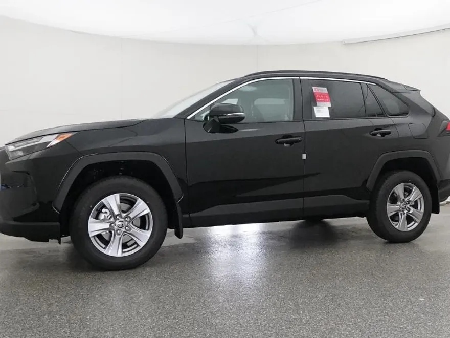 2025 Toyota RAV4 XLE photo 1