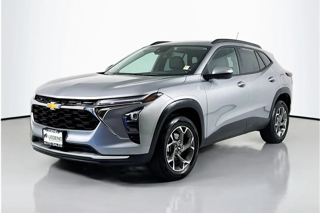 2024 Chevrolet Trax LT photo 1
