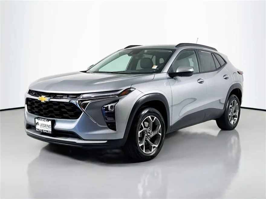 2024 Chevrolet Trax LT photo 1