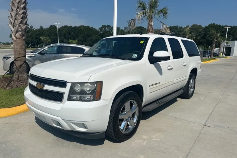 2014 Chevrolet Suburban 1500 LT photo 1