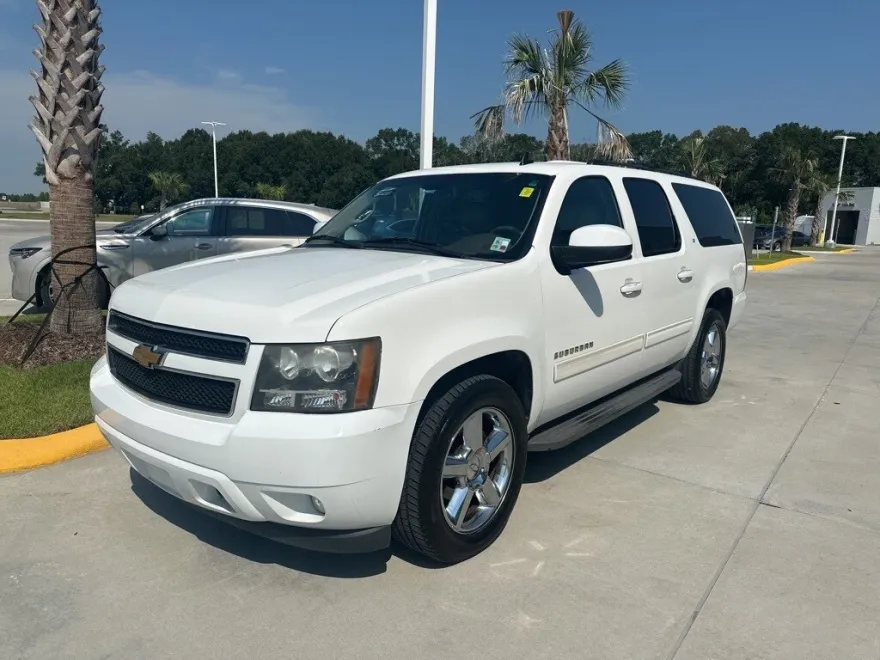 2014 Chevrolet Suburban 1500 LT photo 1