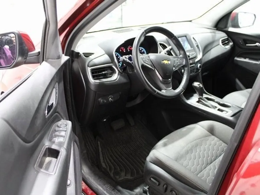 2018 Chevrolet Equinox LT photo 1