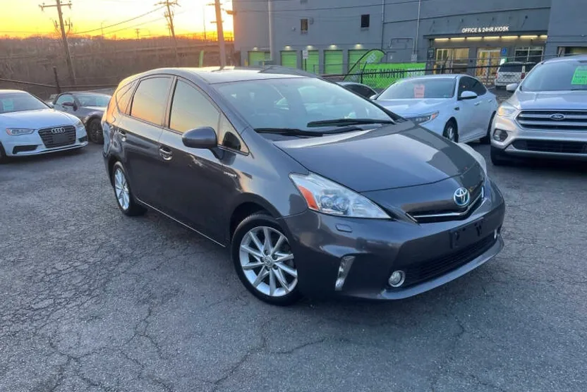 2012 Toyota Prius V Five photo 1