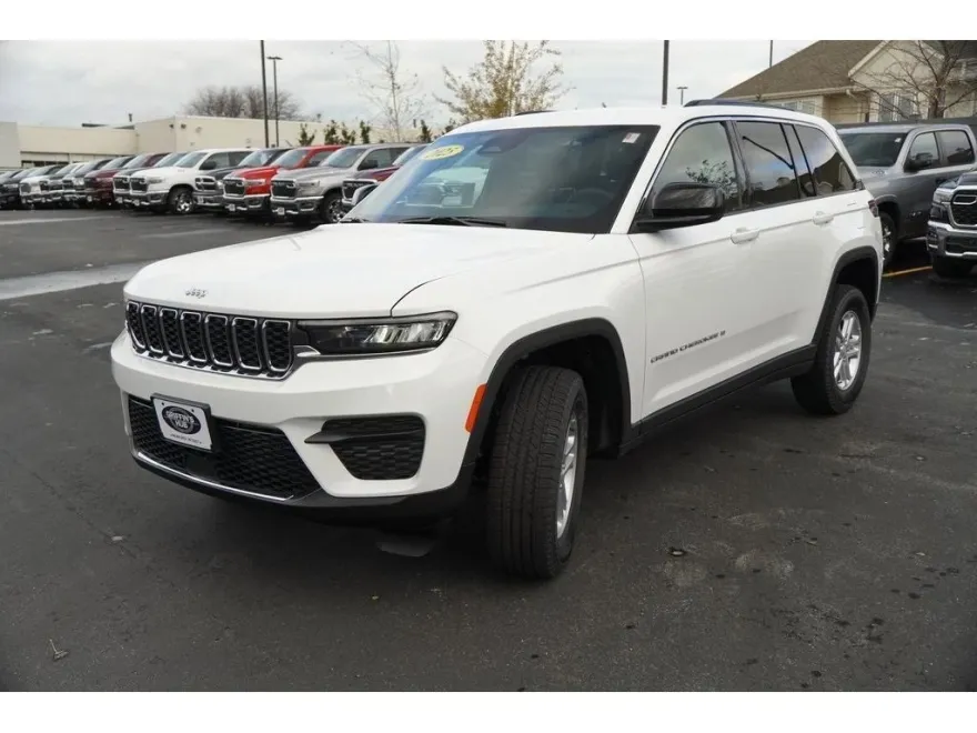 2025 Jeep Grand Cherokee Laredo photo 1