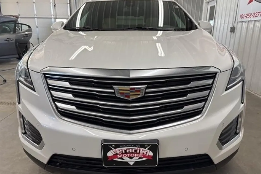 2018 Cadillac XT5 Luxury photo 1