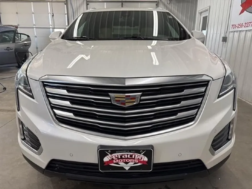2018 Cadillac XT5 Luxury photo 1