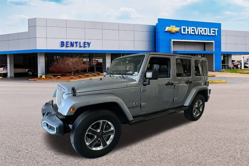 2016 Jeep Wrangler Unlimited Sahara photo 1