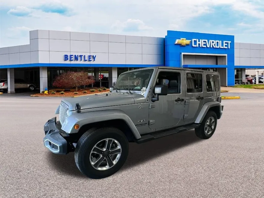 2016 Jeep Wrangler Unlimited Sahara photo 1