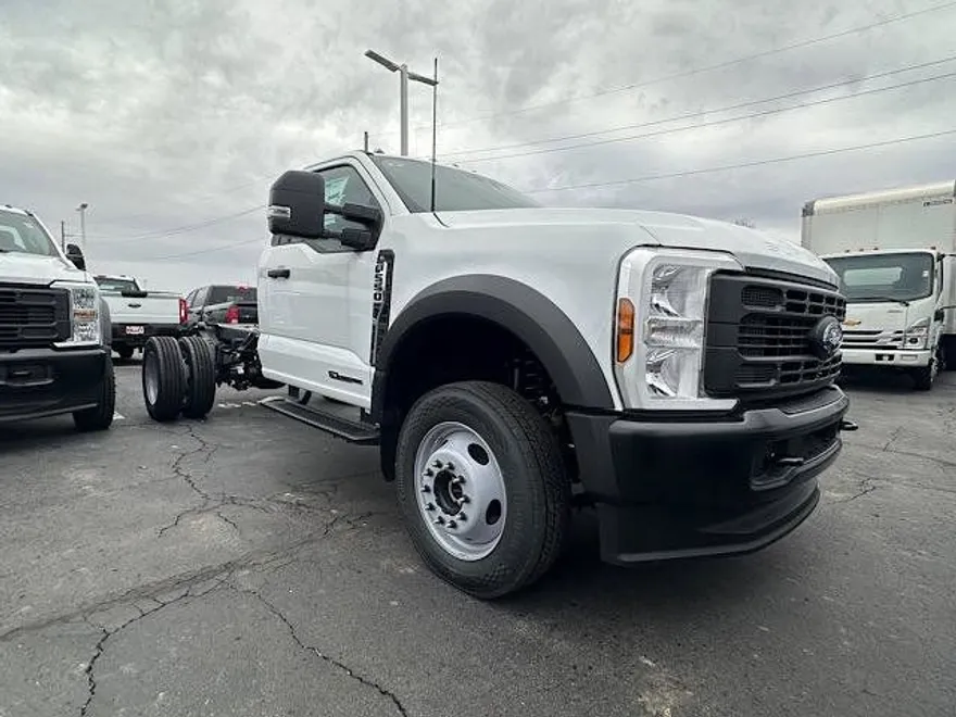 2025 Ford F-550 photo 1