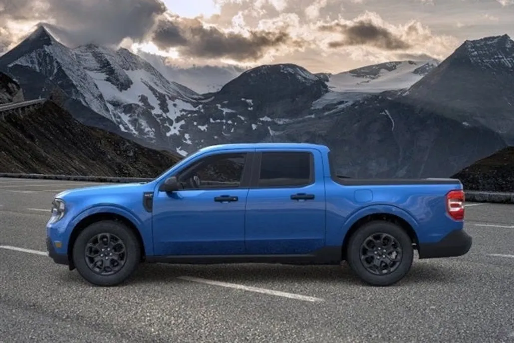 2025 Ford Maverick XLT photo 1