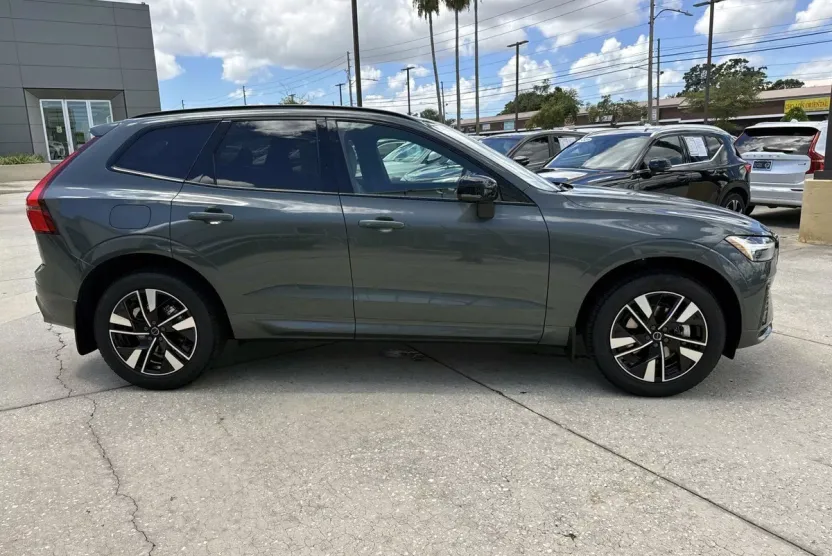 2026 Volvo XC60 B5 Core photo 1