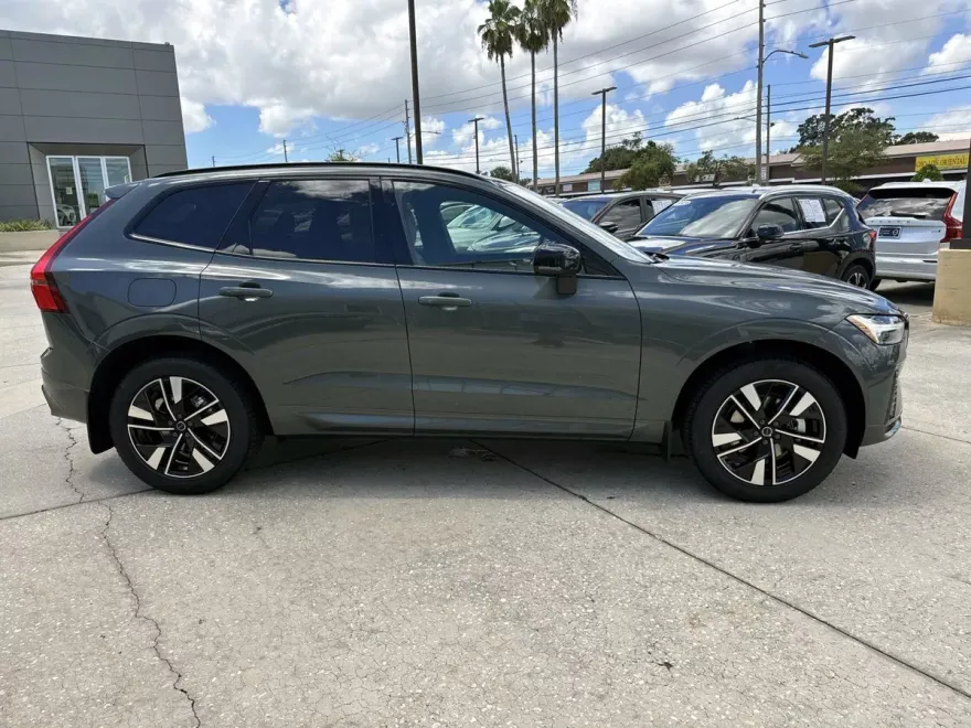 2026 Volvo XC60 B5 Core photo 1