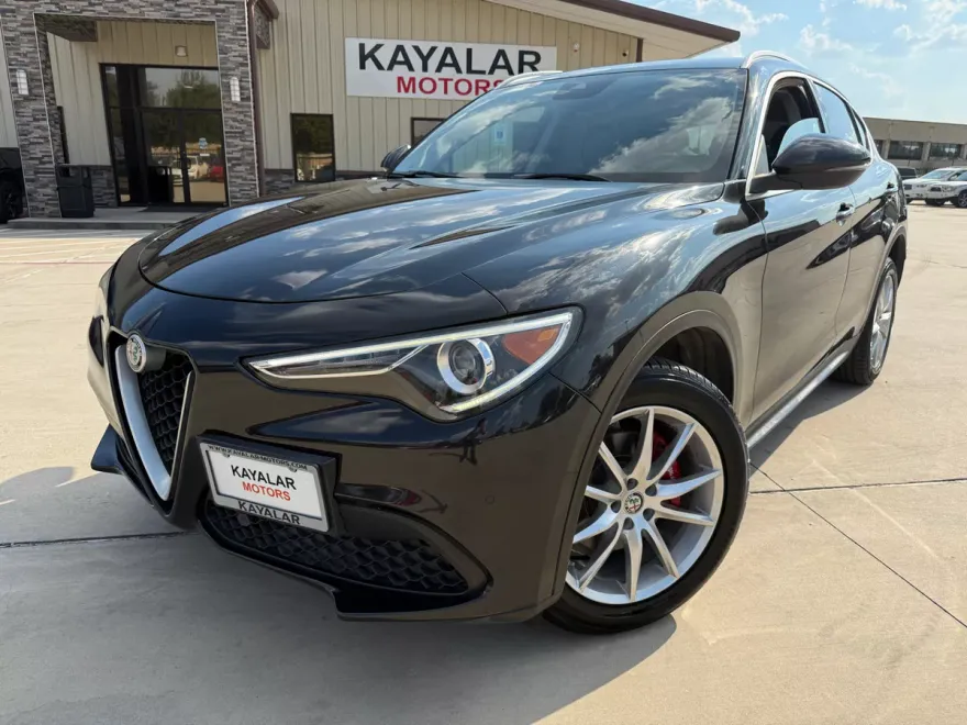 2018 Alfa Romeo Stelvio Ti photo 1
