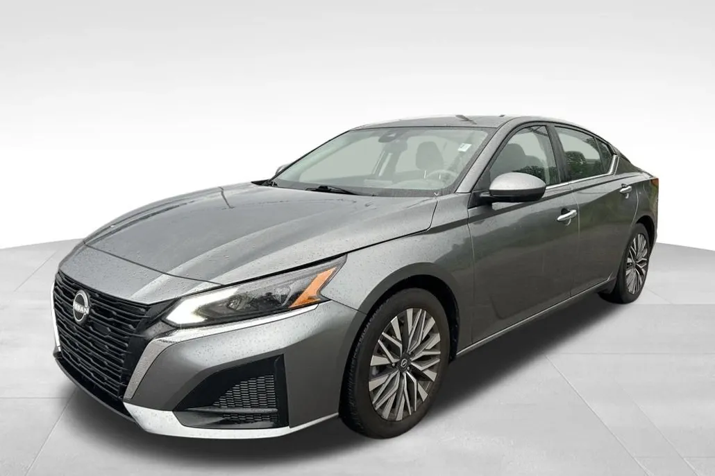 2023 Nissan Altima 2.5 SV photo 1