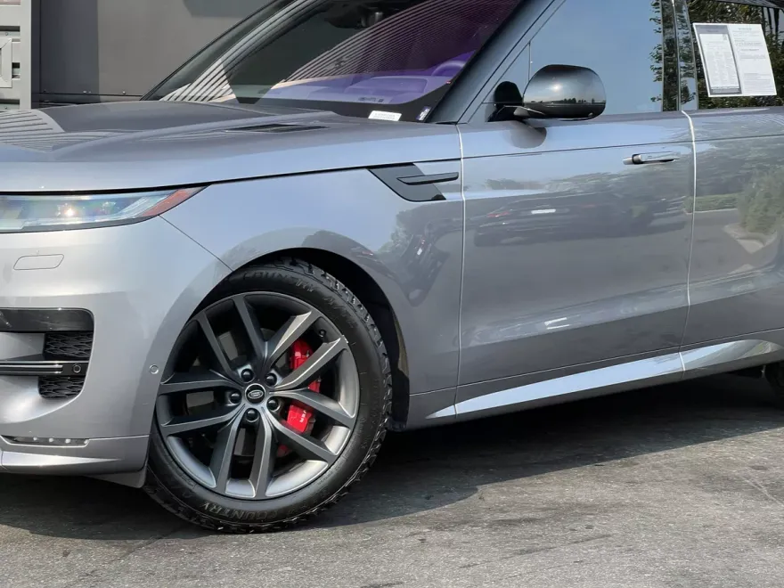 2023 Land Rover Range Rover Sport SE photo 1