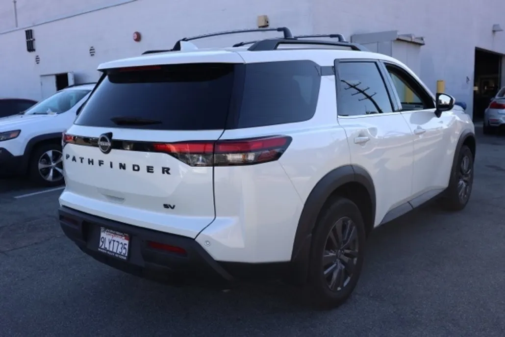 2024 Nissan Pathfinder SV photo 1