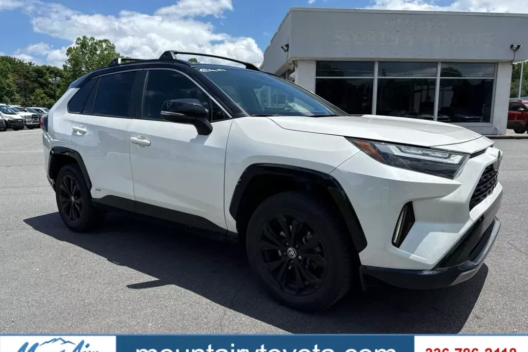 2022 Toyota RAV4 Hybrid XSE photo 1