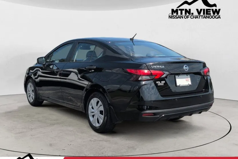 2021 Nissan Versa S photo 1