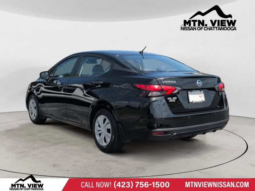 2021 Nissan Versa S photo 1