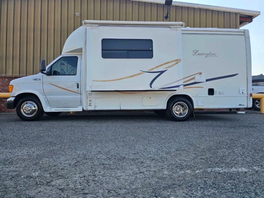 2003 Ford E-450 photo 1