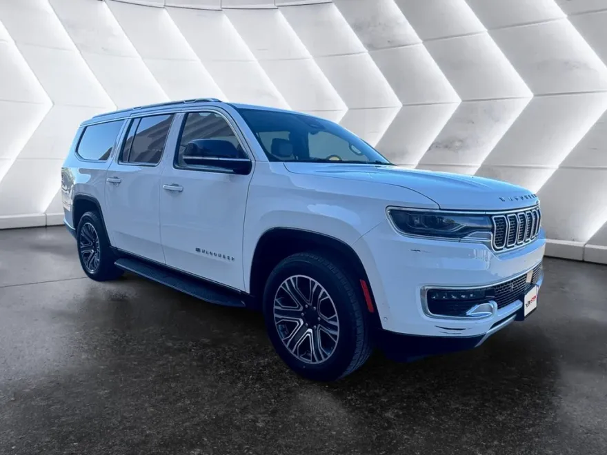 2024 Jeep Wagoneer L Series II photo 1