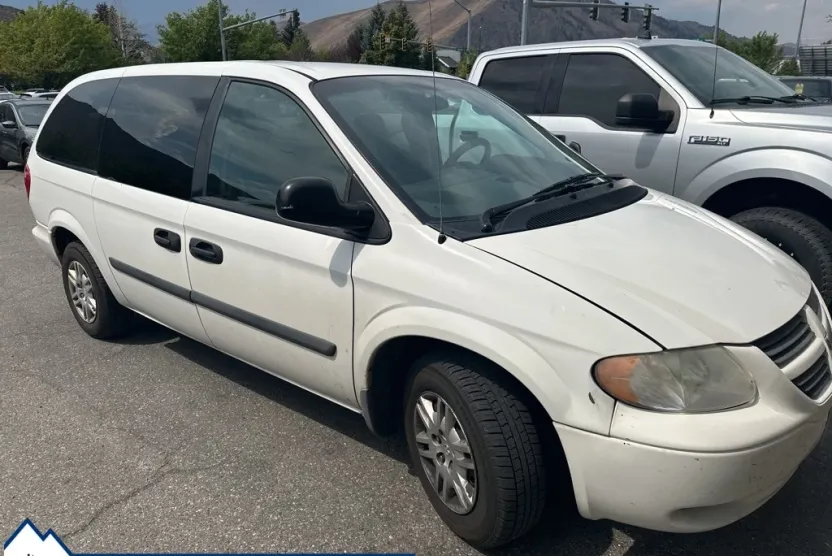 2005 Dodge Grand Caravan SE photo 1