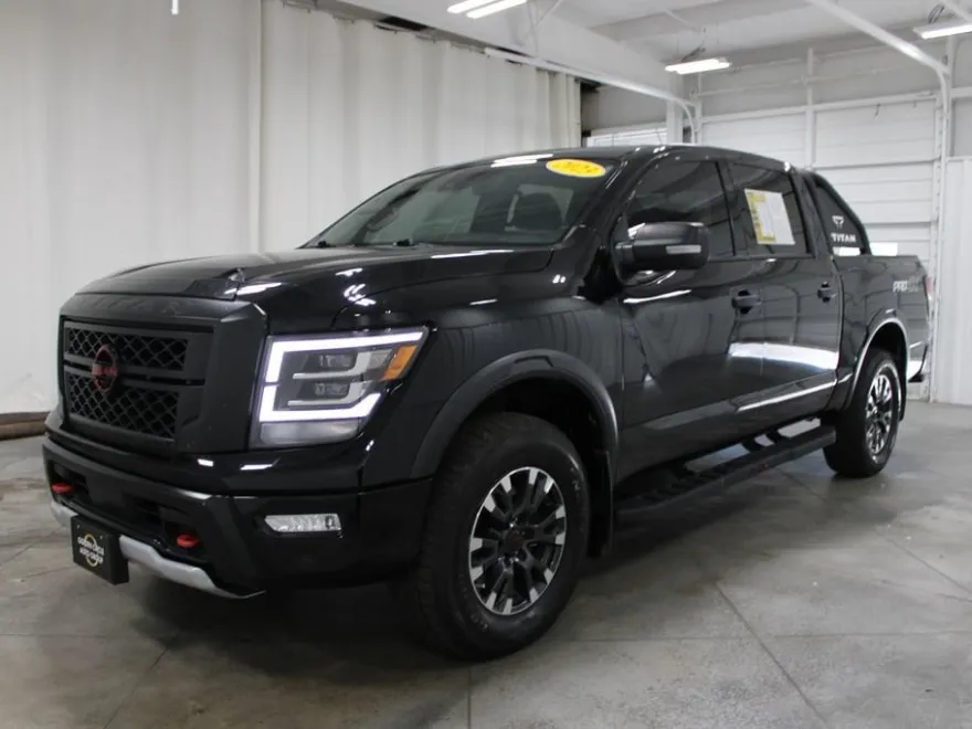 2023 Nissan Titan PRO-4X photo 1