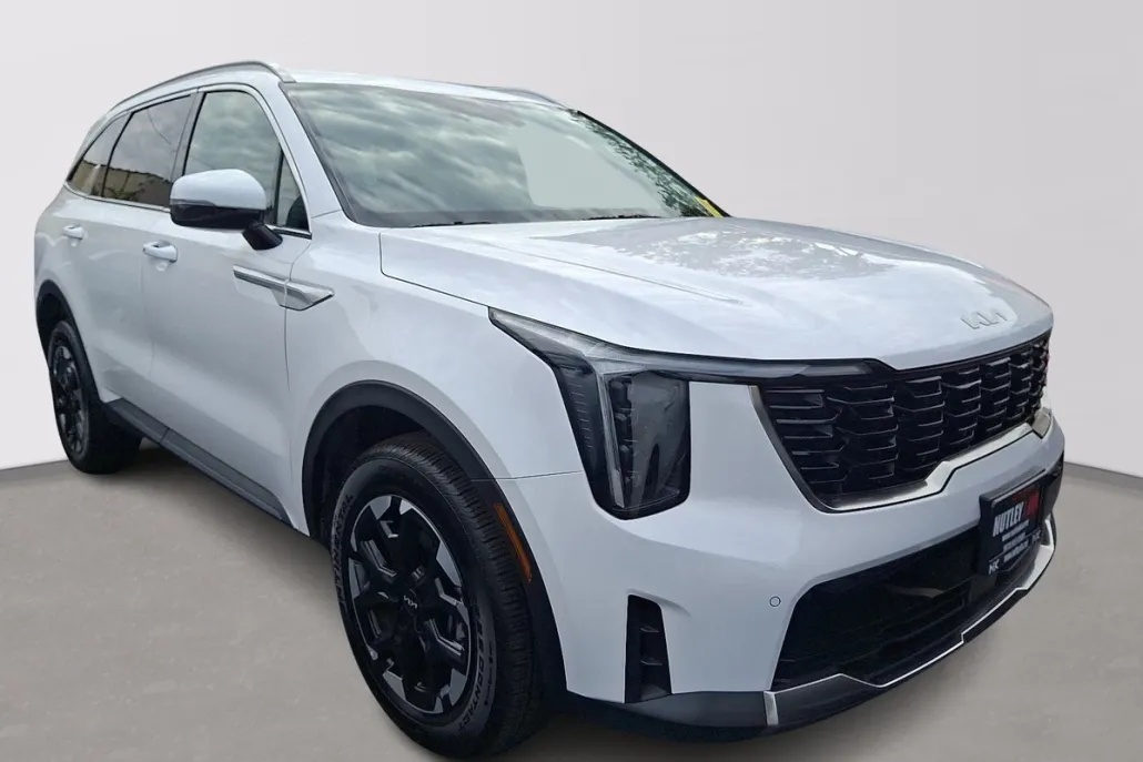 2024 Kia Sorento S photo 1