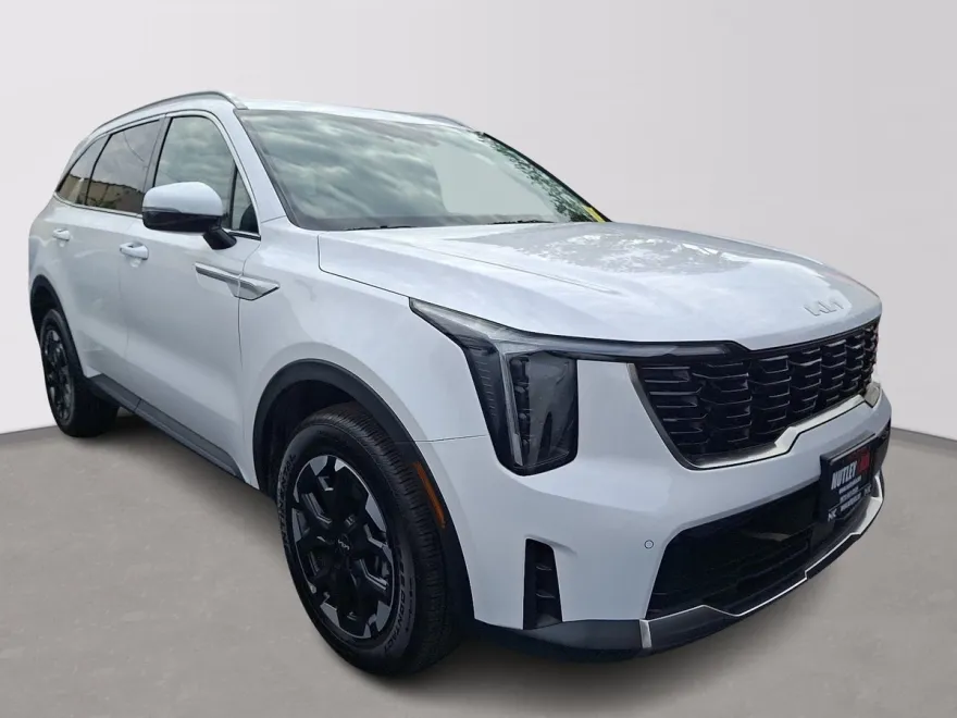 2024 Kia Sorento S photo 1