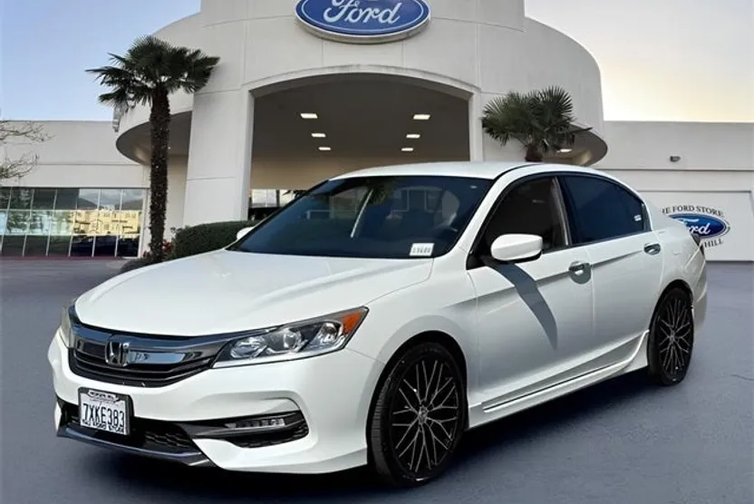 2017 Honda Accord Sport photo 1